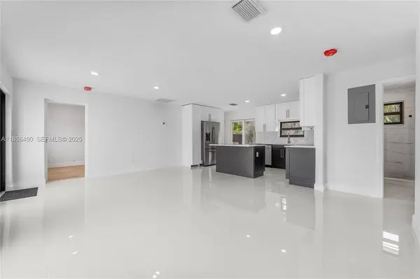949 SE 5th St, Deerfield Beach, FL 33441-5921