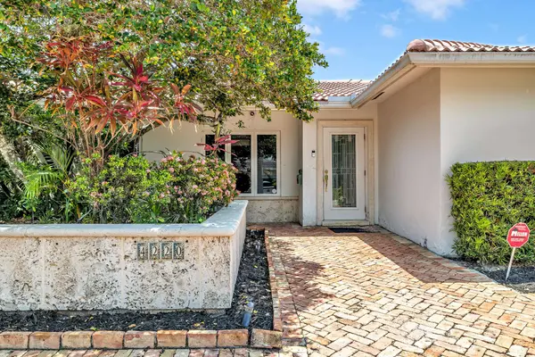 4220 NE 26th AVE, Lighthouse Point, FL 33064
