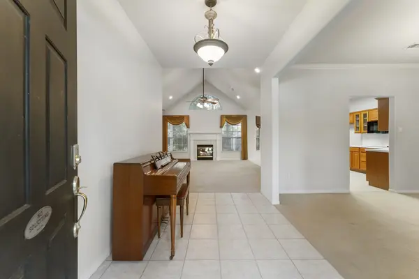 423 Tallow Dr, Conroe, TX 77385-9535