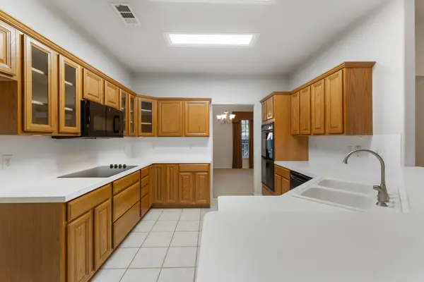 423 Tallow Dr, Conroe, TX 77385-9535