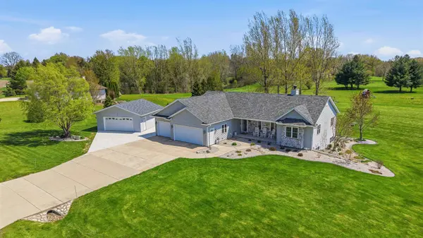 W7545 Country Drive, Beaver Dam, WI 53916