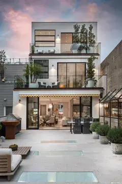 935 North Point St, San Francisco, CA 94109-1111