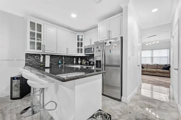 16618 NW 71st Ave, Miami Lakes, FL 33014