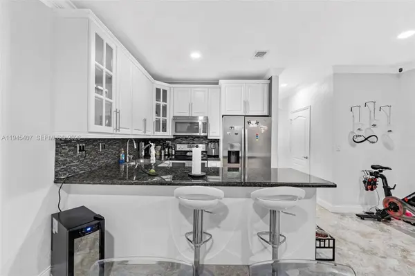 16618 NW 71st Ave, Miami Lakes, FL 33014