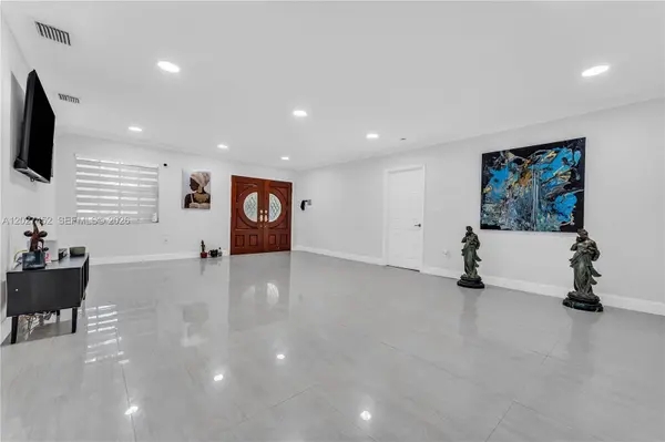 6284 SW 26th St, Miami, FL 33155