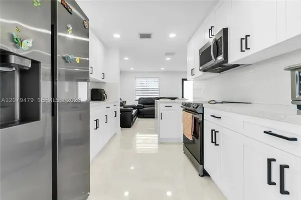 10420 SW 182nd St, Miami, FL 33157