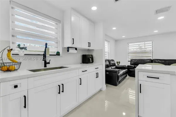 10420 SW 182nd St, Miami, FL 33157