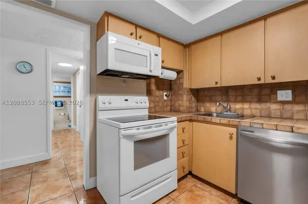 3180 S Ocean Dr #605, Hallandale Beach, FL 33009