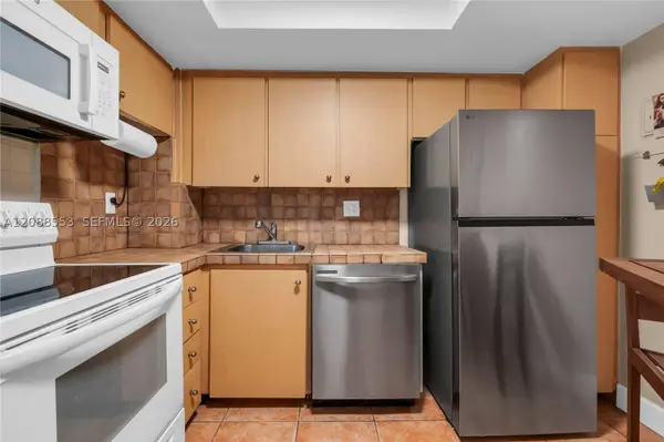 3180 S Ocean Dr #605, Hallandale Beach, FL 33009