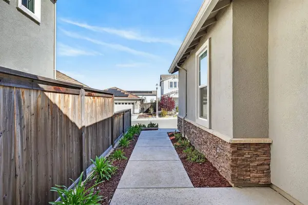 2703 Coronado LN, Lincoln, CA 95648