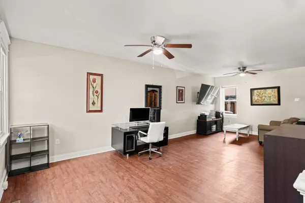 230 W Strawberry St, Lancaster, PA 17603-5323