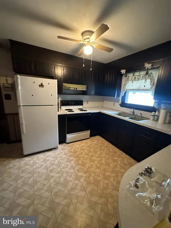 404 WINDY TOR RD, Leola, PA 17540