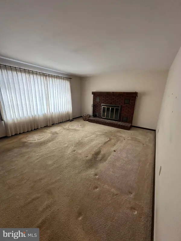 404 WINDY TOR RD, Leola, PA 17540