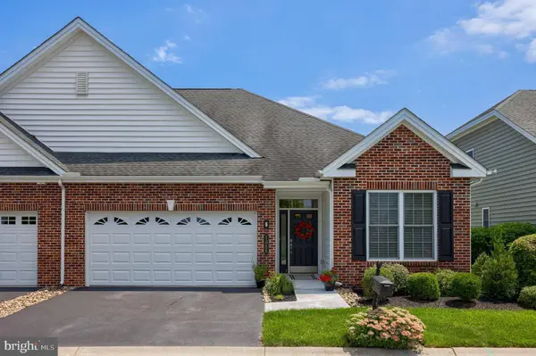 1068 CONSTITUTION DR, Lititz, PA 17543