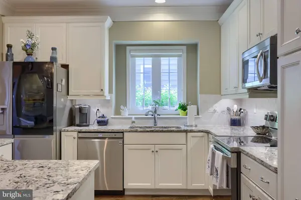 1068 CONSTITUTION DR, Lititz, PA 17543