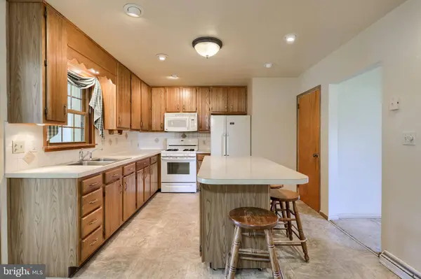 2522 MAYFAIR DR, Lancaster, PA 17603
