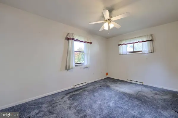 2522 MAYFAIR DR, Lancaster, PA 17603