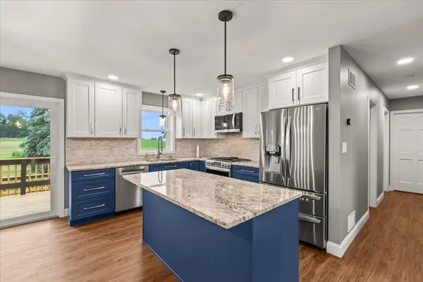 915 N Colebrook Rd, Manheim, PA 17545-9680