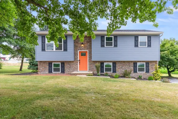 915 N Colebrook Rd, Manheim, PA 17545-9680
