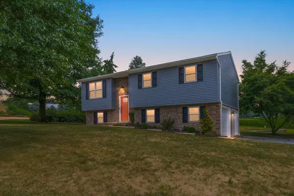 915 N Colebrook Rd, Manheim, PA 17545-9680