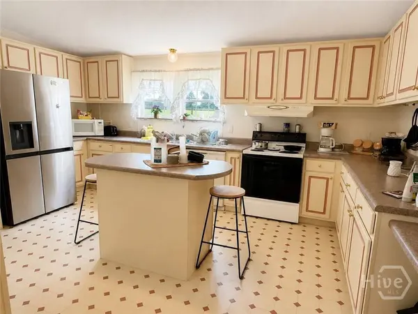 1077 Lem Edwards RD, Winterville, GA 30683