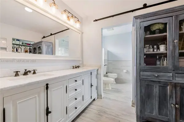 6350 NW 39th Ter, Virginia Gardens, FL 33166