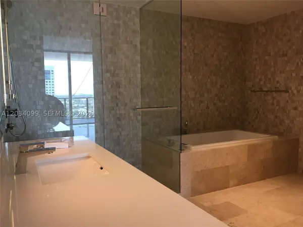 68 SE 6th St #1108, Miami, FL 33131