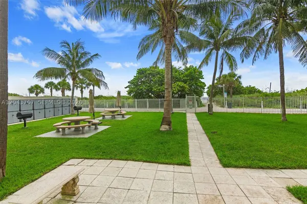 6061 Collins Ave #8F, Miami Beach, FL 33140