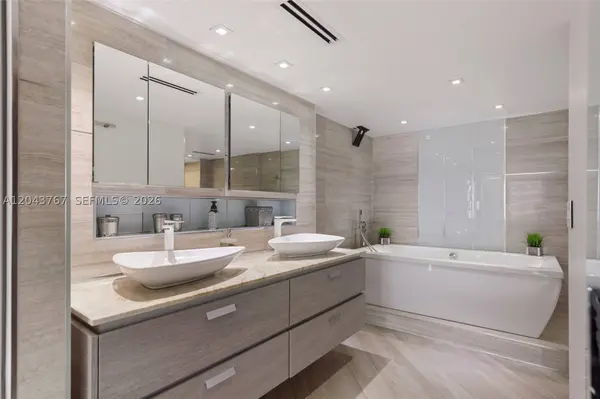 6061 Collins Ave #8F, Miami Beach, FL 33140