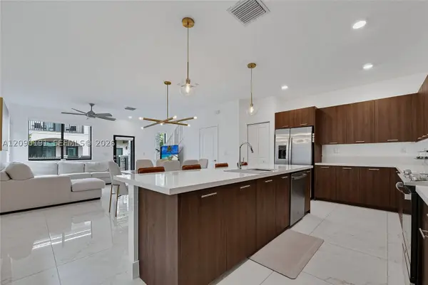4605 NW 83rd Path, Doral, FL 33166