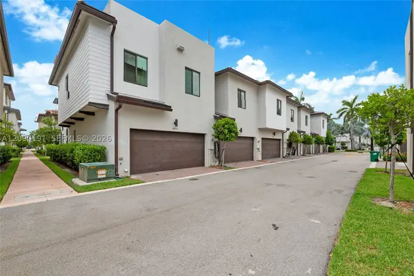 4605 NW 83rd Path, Doral, FL 33166