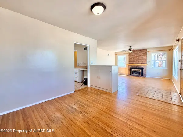 1129 N LAGUNA AVE, Farmington, NM 87401