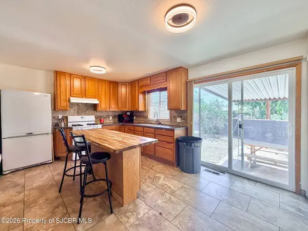 1001 ZUNI DR, Farmington, NM 87401