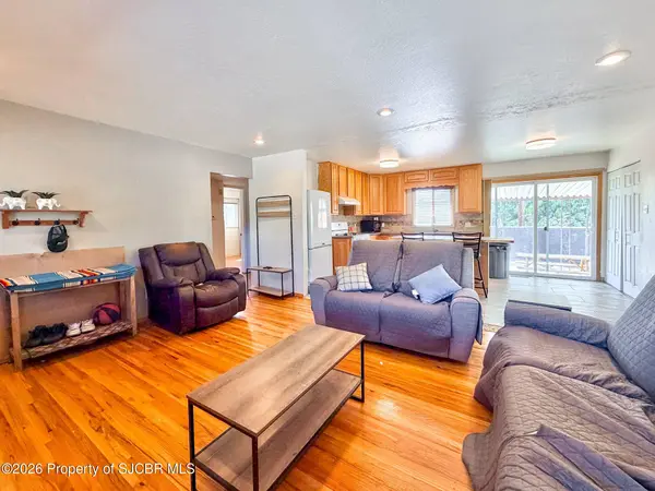 1001 ZUNI DR, Farmington, NM 87401