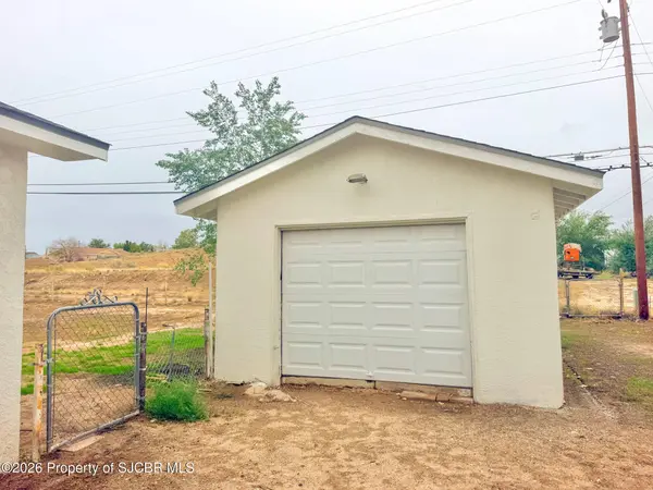 204 HERMOSA DR, Aztec, NM 87410