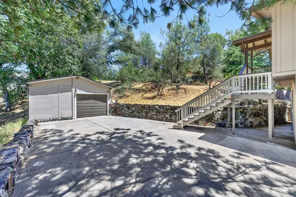 12096 Poplar RD, Auburn, CA 95602