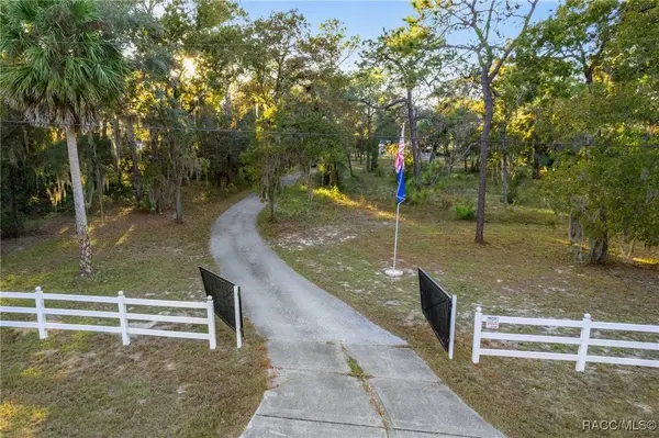 1360 S Candlenut AVE, Homosassa, FL 34448