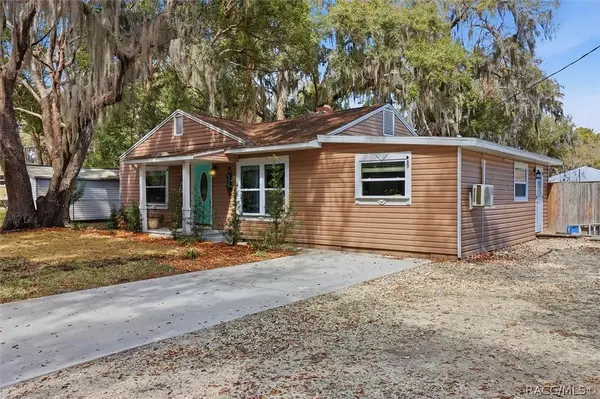 329 NE 10th ST, Crystal River, FL 34428