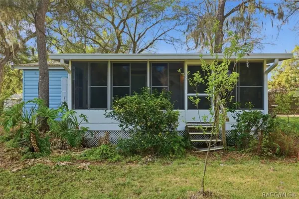 65 Park ST, Inglis, FL 34449