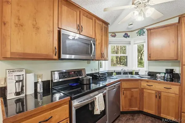 65 Park ST, Inglis, FL 34449