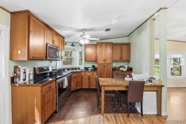 65 Park ST, Inglis, FL 34449