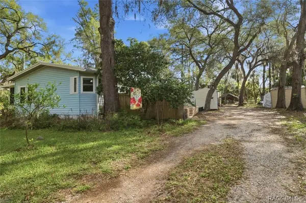 65 Park ST, Inglis, FL 34449