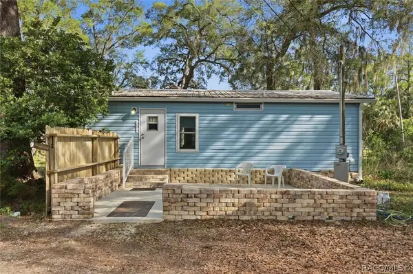 65 Park ST, Inglis, FL 34449