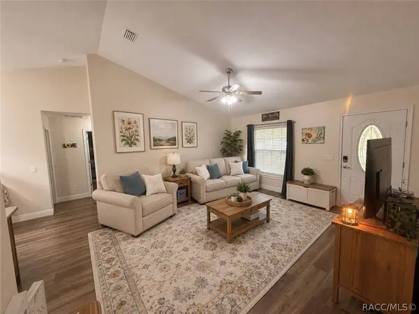1167 W Hedgewood LN, Dunnellon, FL 34434