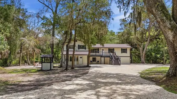 8601 N Maple AVE, Crystal River, FL 34428