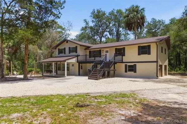 8601 N Maple AVE, Crystal River, FL 34428