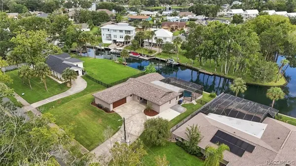 220 SE Kings Bay DR, Crystal River, FL 34429