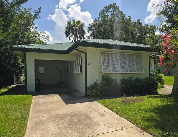 27 Magnolia AVE, Yankeetown, FL 34498