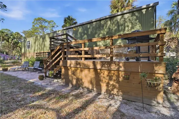 24 62nd ST, Yankeetown, FL 34498