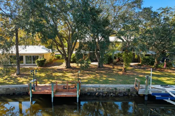 11328 W BAYSHORE DR, Crystal River, FL 34429